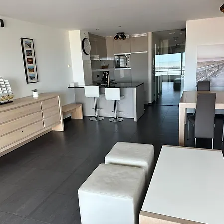 Apartament Panoramic View On Beach, Ships, Sea - Place To Be