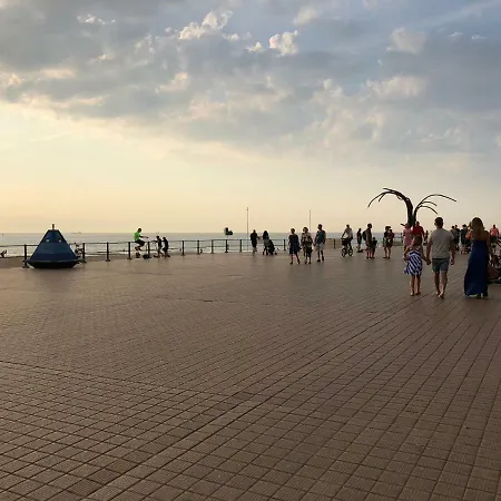 Panoramic View On Beach, Ships, Sea - Place To Be Lägenhet