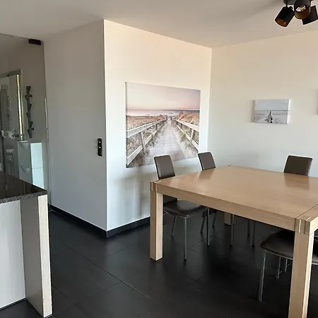 Panoramic View On Beach, Ships, Sea - Place To Be Appartement